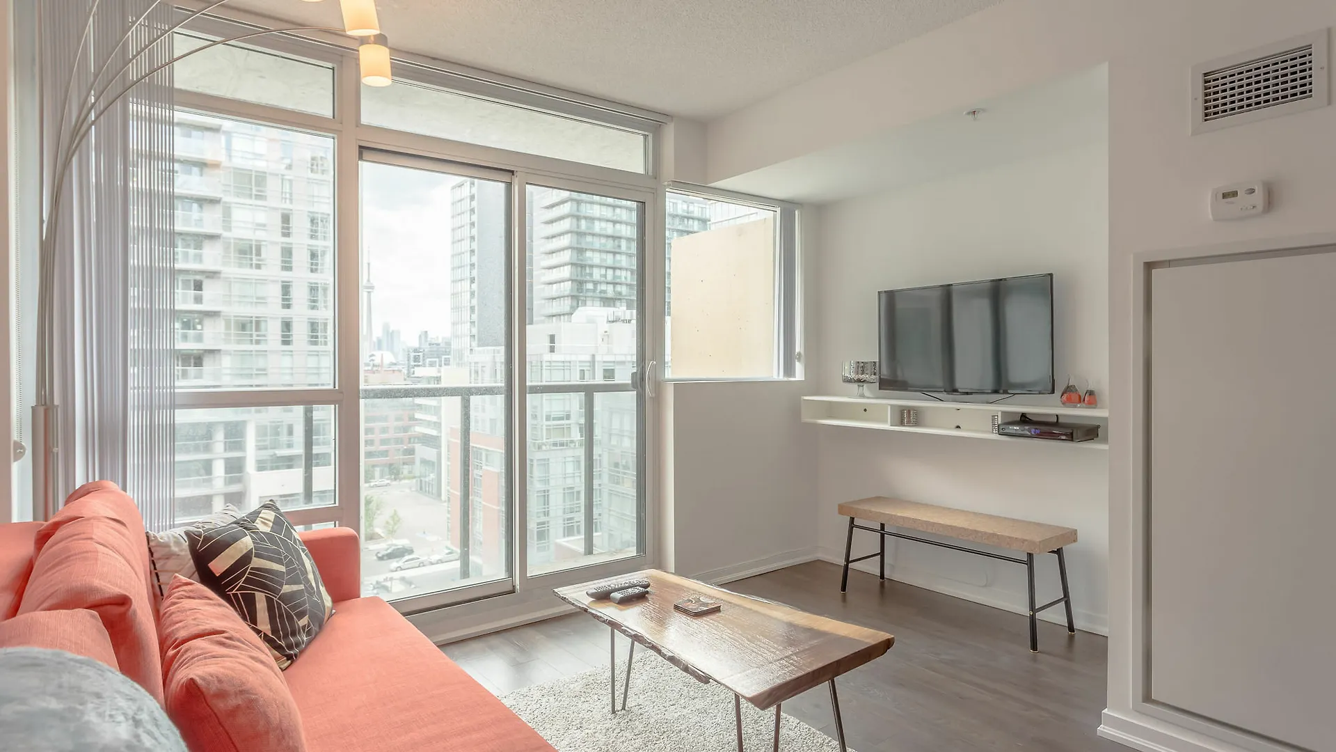 Aoc Suites - Luxury Condo - City/Cn Tower View Toronto 0*,  Canada