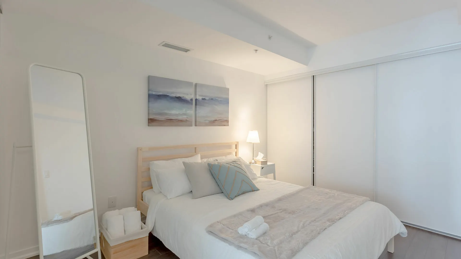 Apartment Aoc Suites - Luxury Condo - City/Cn Tower View Toronto Canada